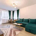 Grandis Coresi Mall Luxury Apartament *